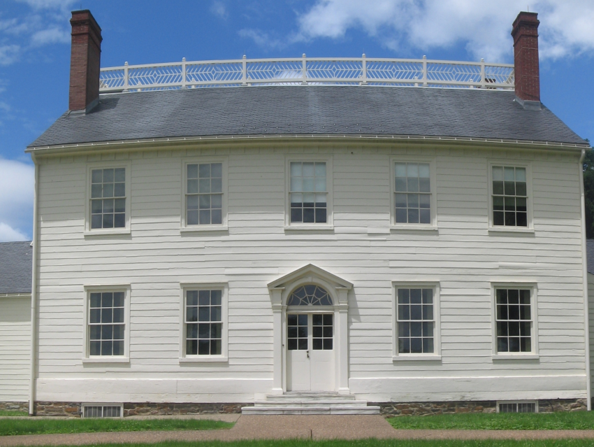 🎅🧪7️⃣ Which Early Chemistry Pioneer Lived in This House?