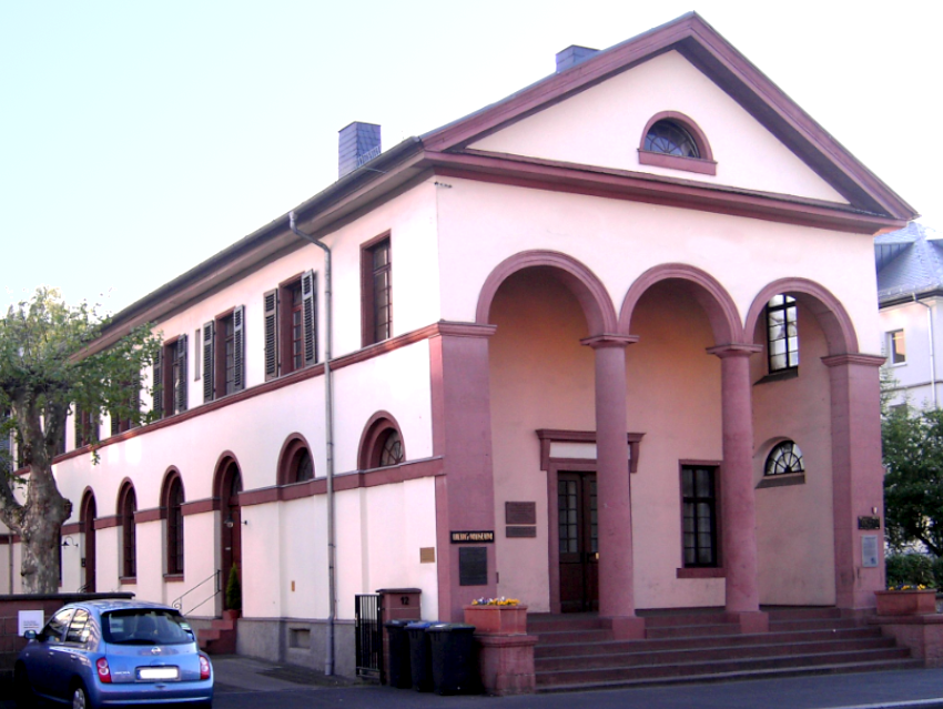 3️⃣Which Early Chemistry Pioneer Lived in this House in Gießen, Germany?